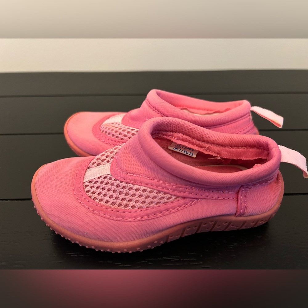 ⭐️ 2/$20 ⭐️ Water Shoes